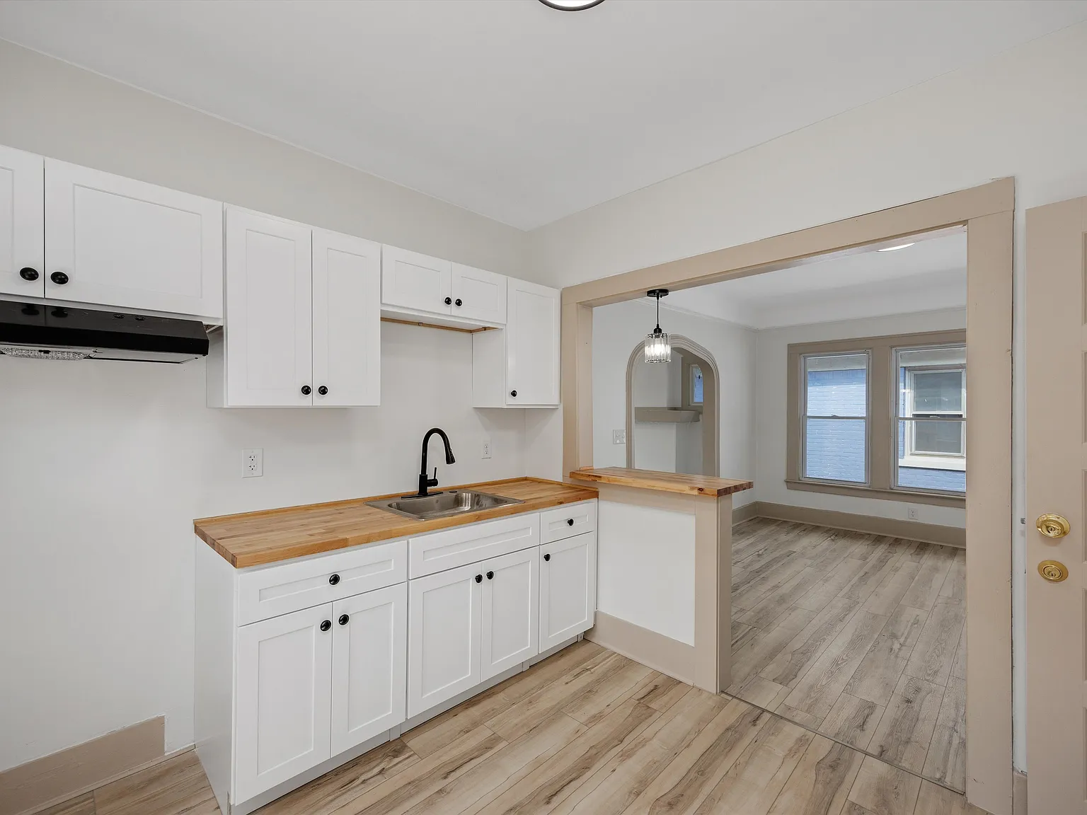 3 bed, $1,300 — Photo 2