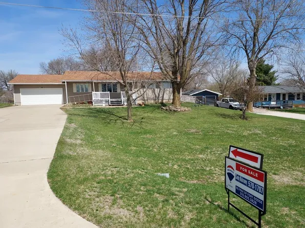 2015 Parker Dr, Fort Dodge, IA 50501