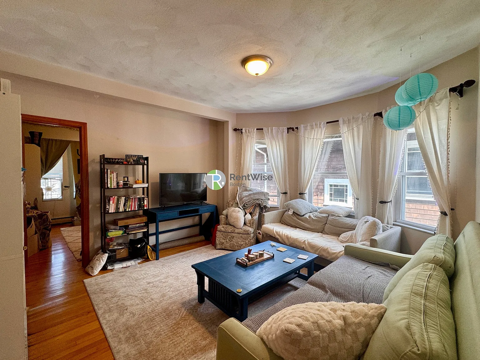 6 bed, 2.0 bath, $8,400 — Photo 1