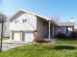 13814 W Cir, Omaha, NE 68137