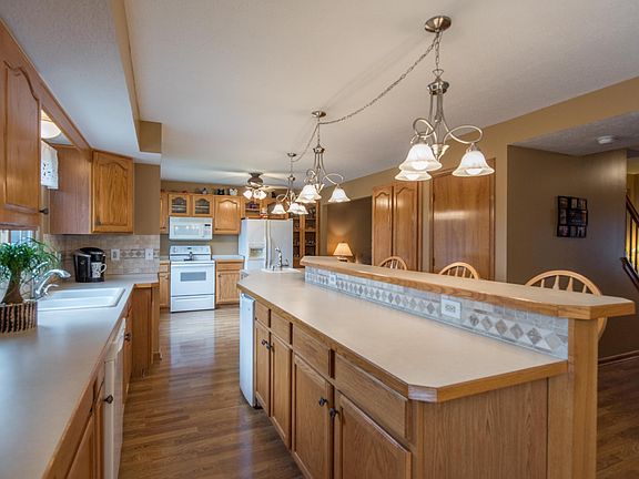 4th image of 2252 Ziner Cir N