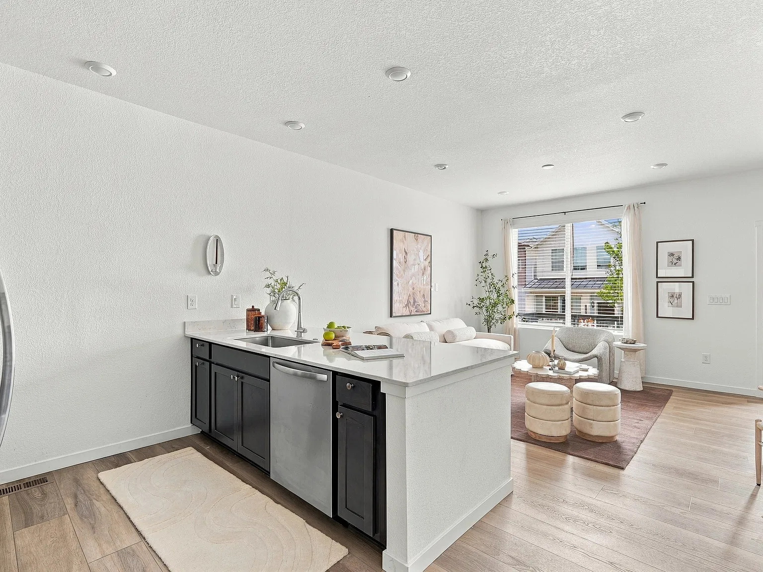 2 bed, 2.5 bath, 1300 sqft, $2,450 — Photo 3