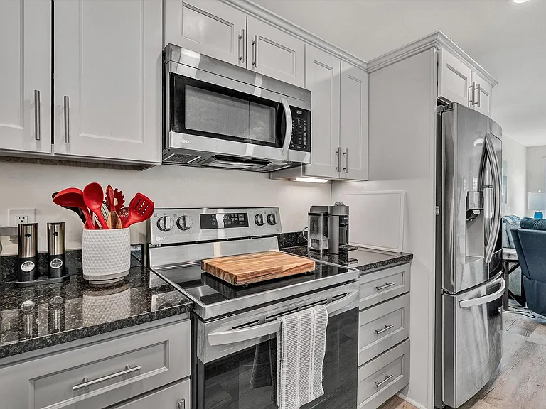 140 W Calhoun St — Photo 19