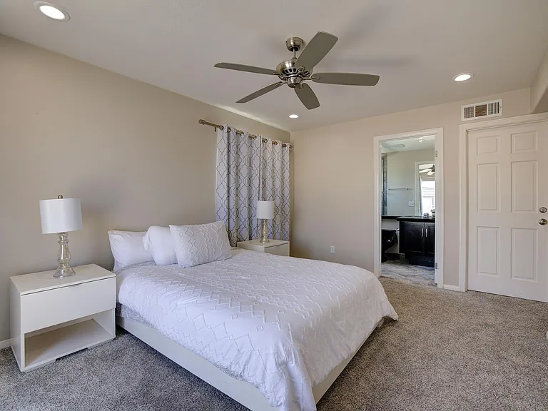 2911 Ocean Front Walk — Photo 20