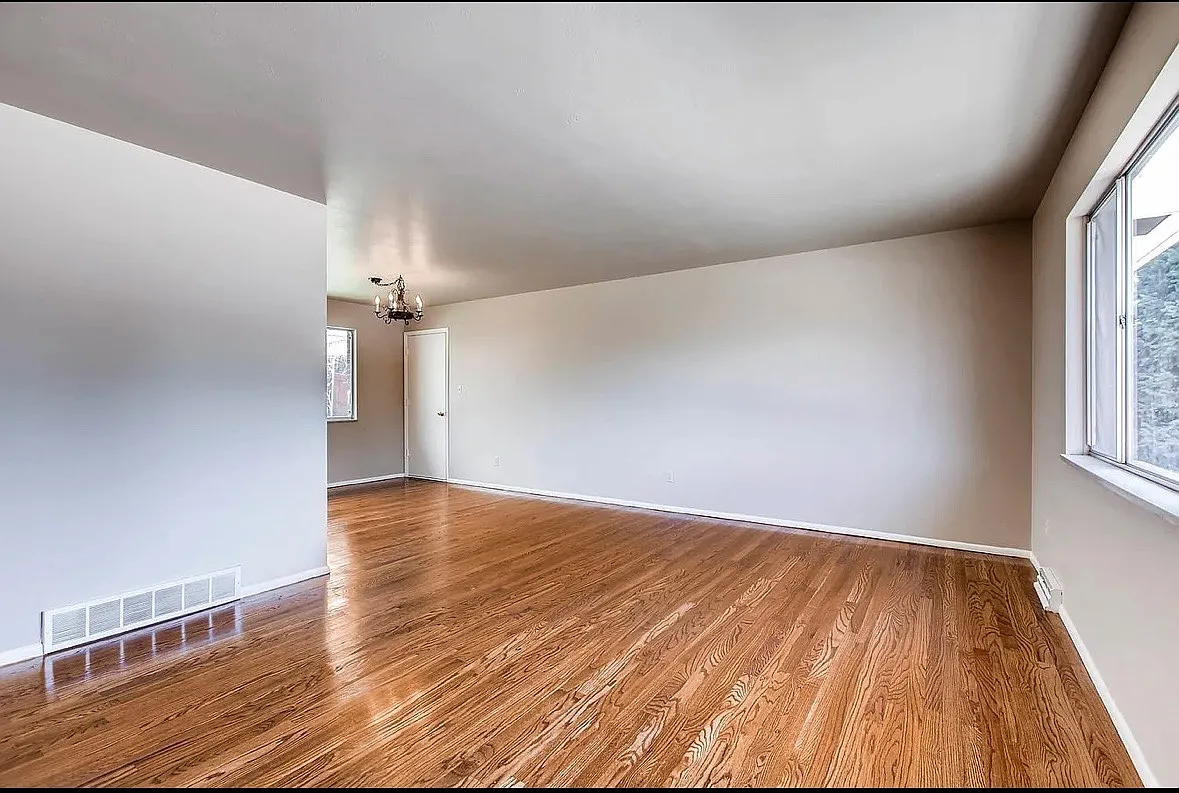 4 bed, 1874 sqft, $2,600 — Photo 2