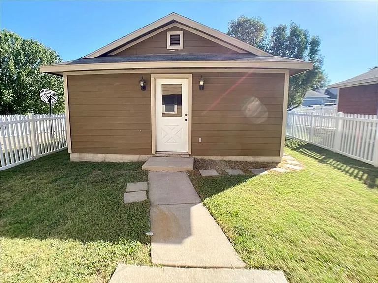 117 Decker — Photo 20