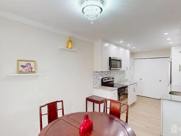 9C Aspen Plz, Monroe Township, NJ 08831
