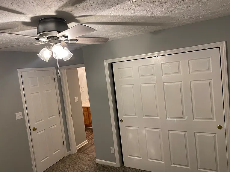 455 Elizabeth Ln — Photo 8