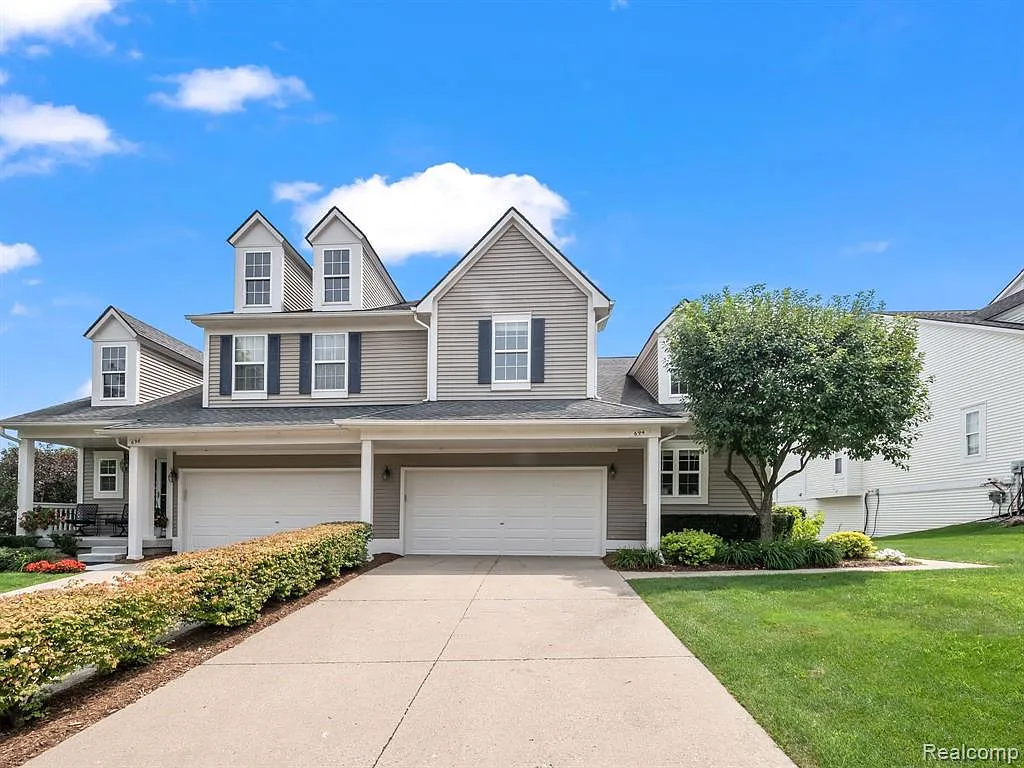 3 bed, 3.5 bath, 3038 sqft, $2,800 — Photo 2
