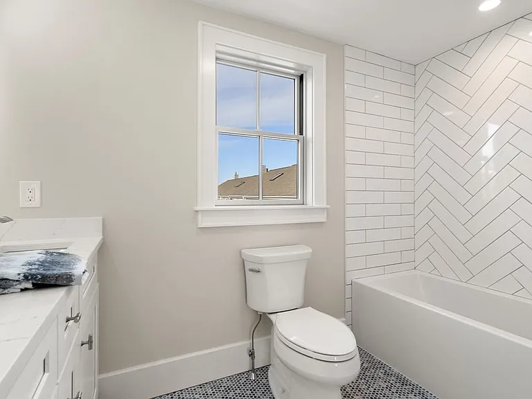 180 Adams St #5 — Photo 15