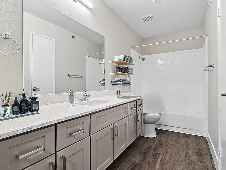 Deerwood Apartments — Photo 9