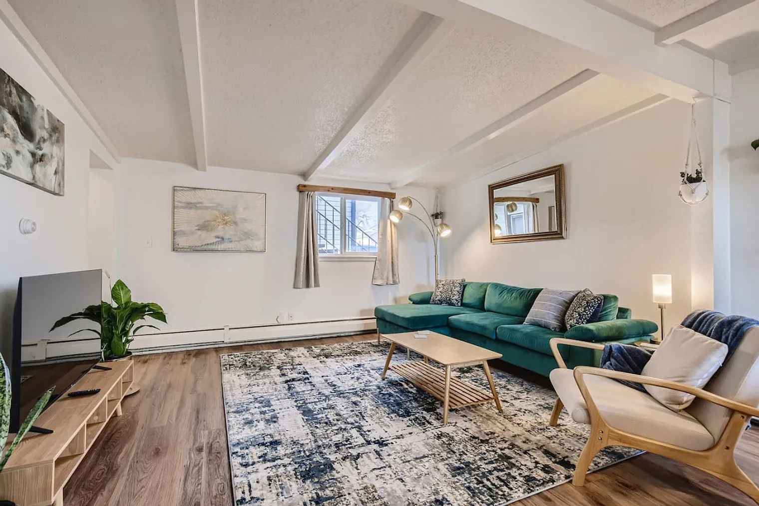 2 bed, 1.0 bath, 850 sqft, $2,746 — Photo 2