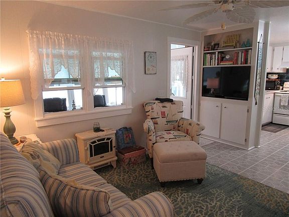 3rd image of 10305 Palm Dr #220