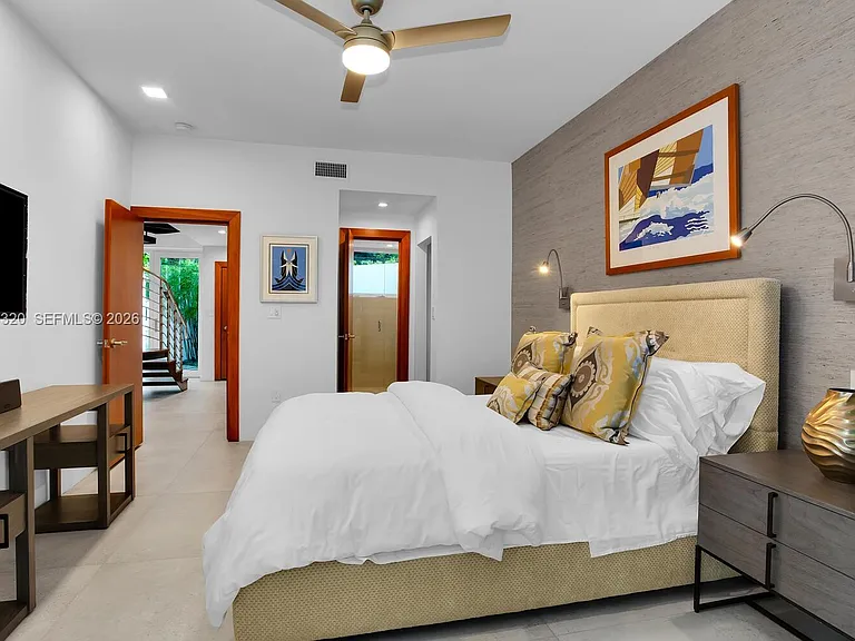 2475 S Bayshore Dr — Photo 24