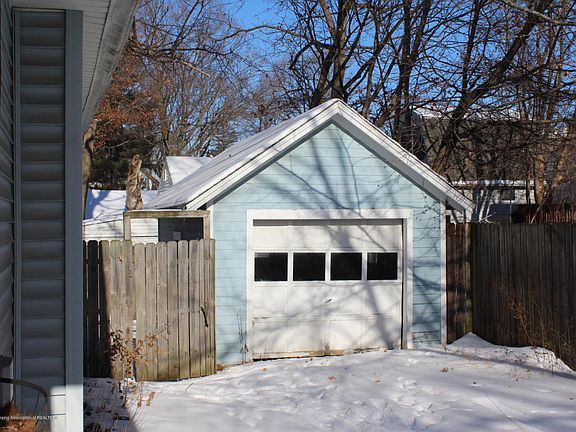 2nd image of 2415 Fernwood Ave