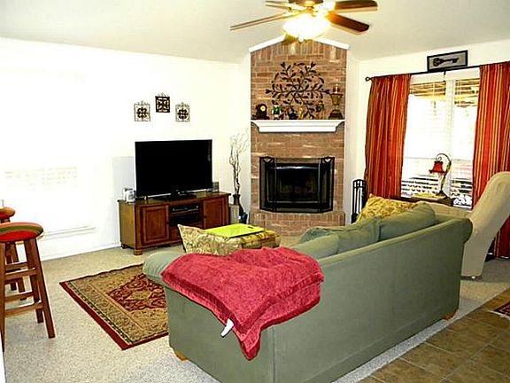 4th image of 900 Creekview Dr