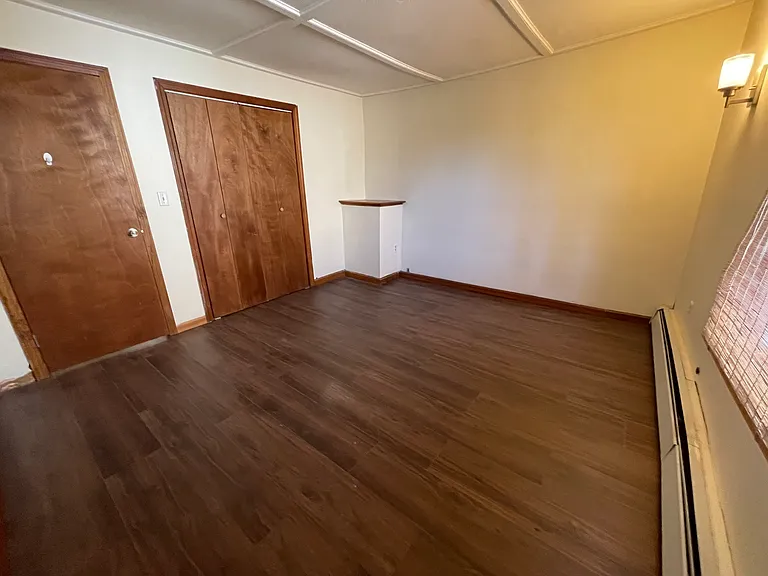 middle bedroom