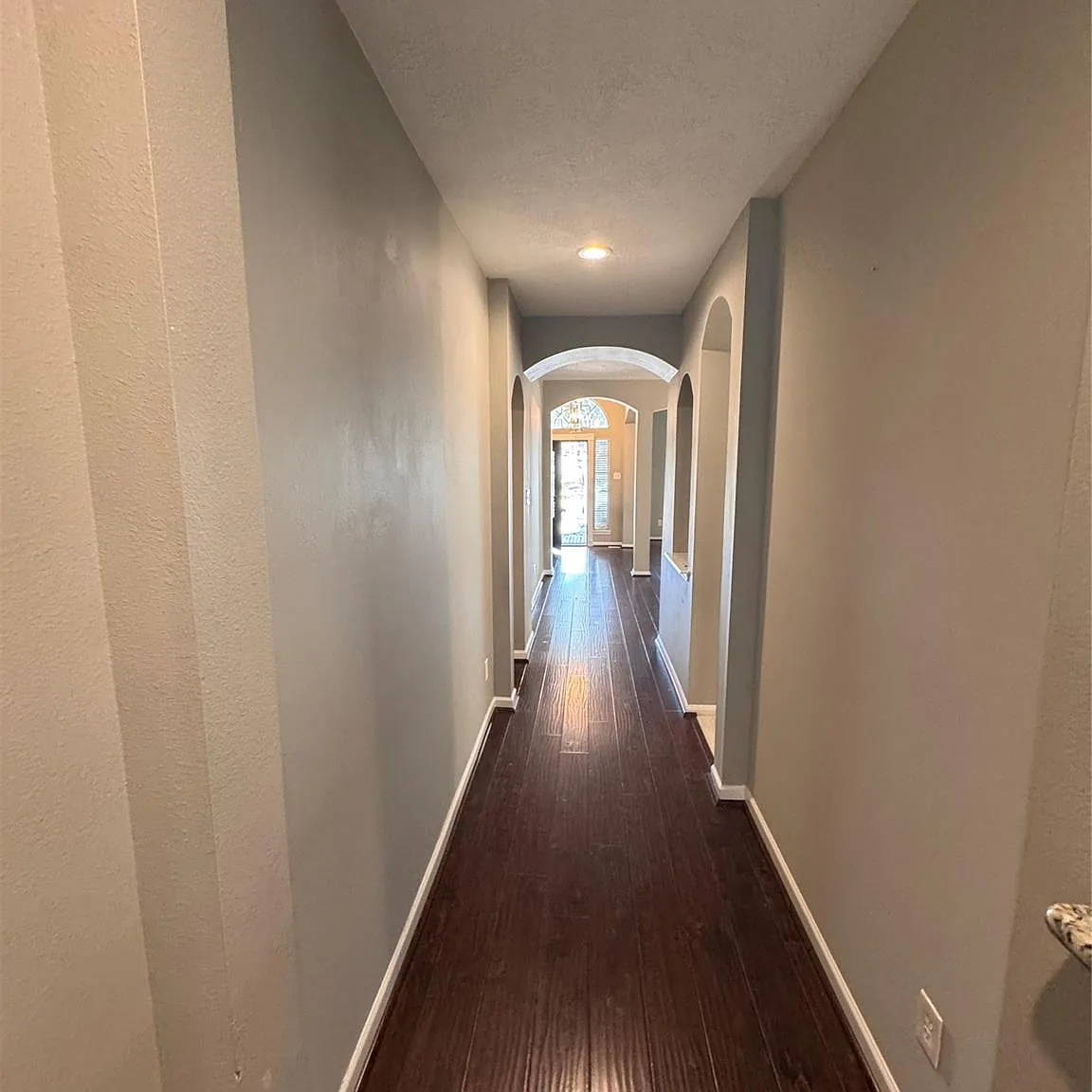 3 bed, 2.0 bath, 2122 sqft, $2,400 — Photo 3