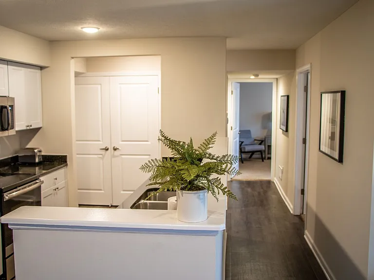 Latham Apartments — Photo 99