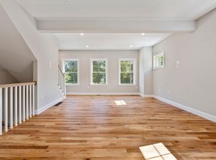 28 Juniper Ln, Portsmouth, NH 03801