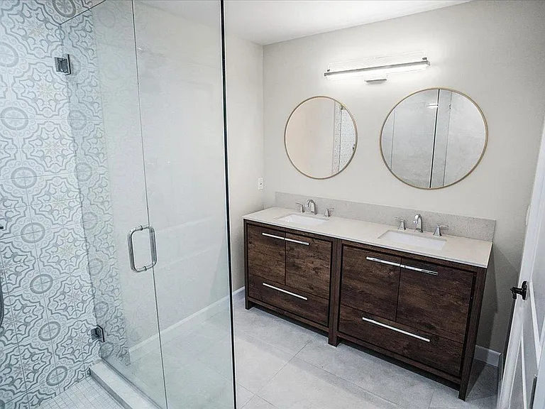 22934 Roscoe Blvd — Photo 8
