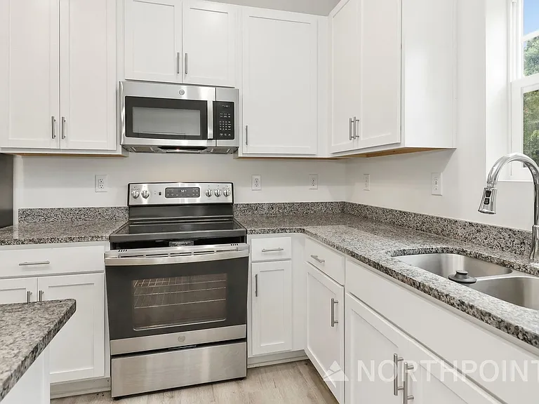 4105 Snyder Dr — Photo 6