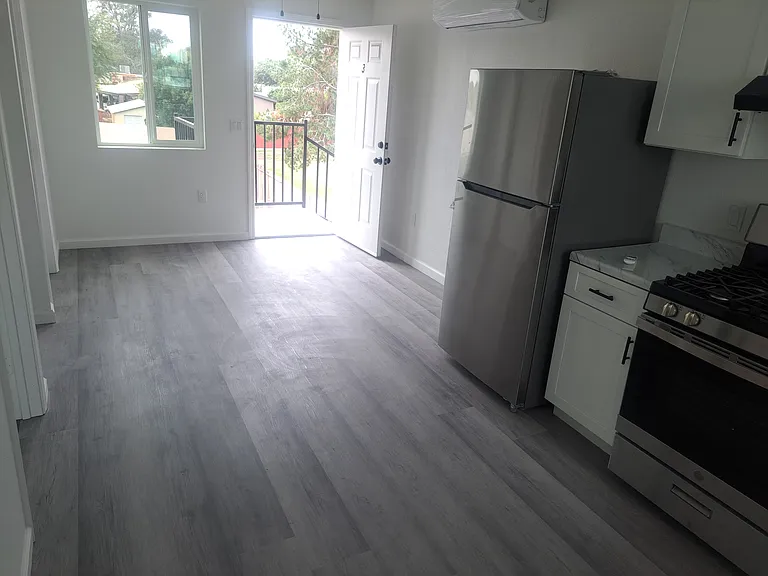 2031C N Perry Ave #3 — Photo 1