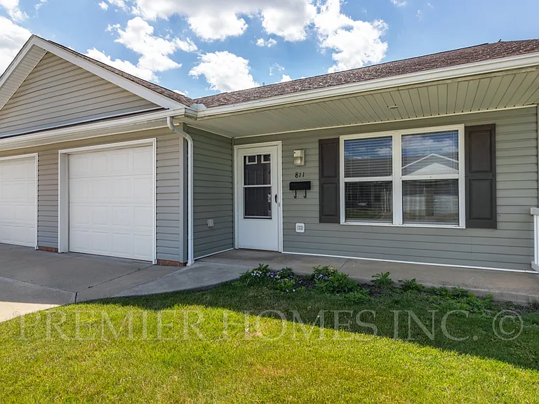 811 Serenity Ln #811 — Photo 2