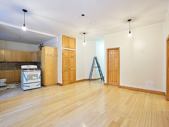 2nd image of 2228 Amsterdam Ave #1