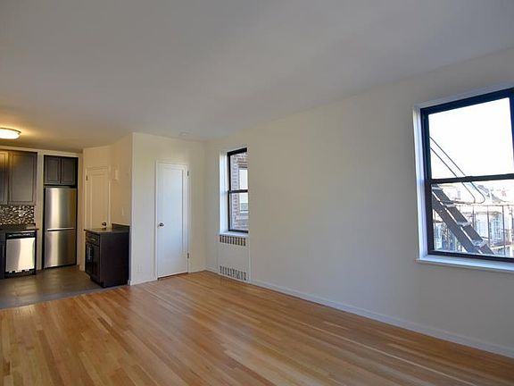 3rd image of 125 Christopher St APT 5A
