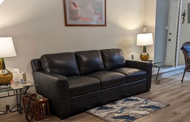 Very Homey Condo Fully Furnished.