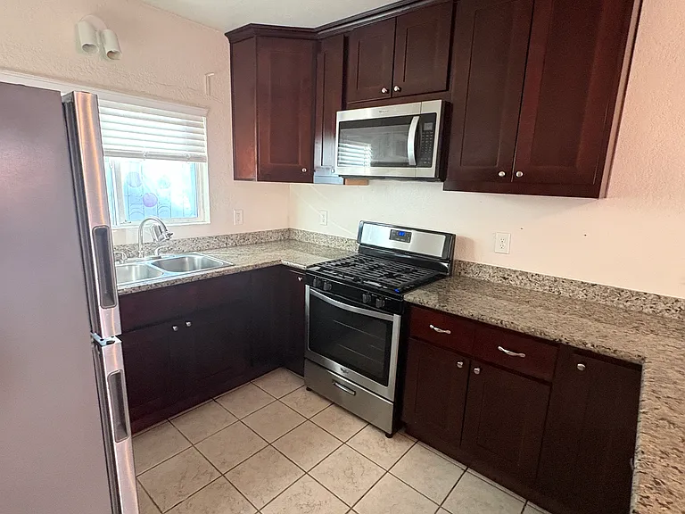 231 S 22nd St #2 — Photo 3