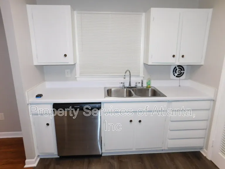 1170 Baker Ln — Photo 11