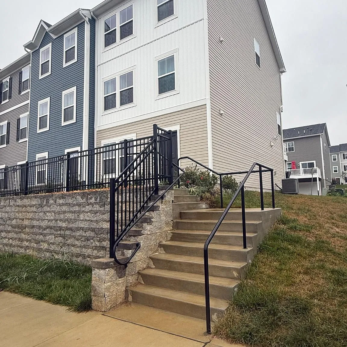 3 bed, 4.0 bath, $2,200 — Photo 1