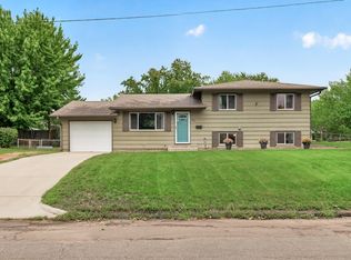 1261 Gary Dr, Saint Paul Park, MN 55071