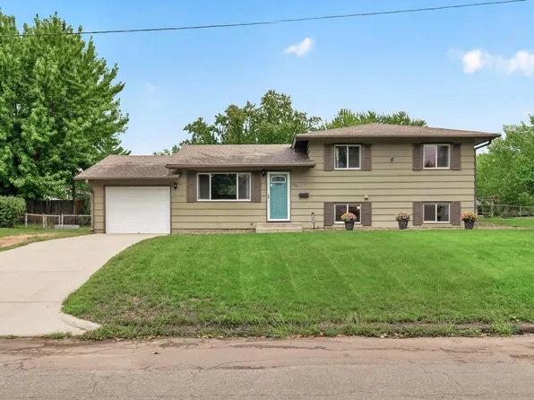 1261 Gary Dr, Saint Paul Park, MN 55071