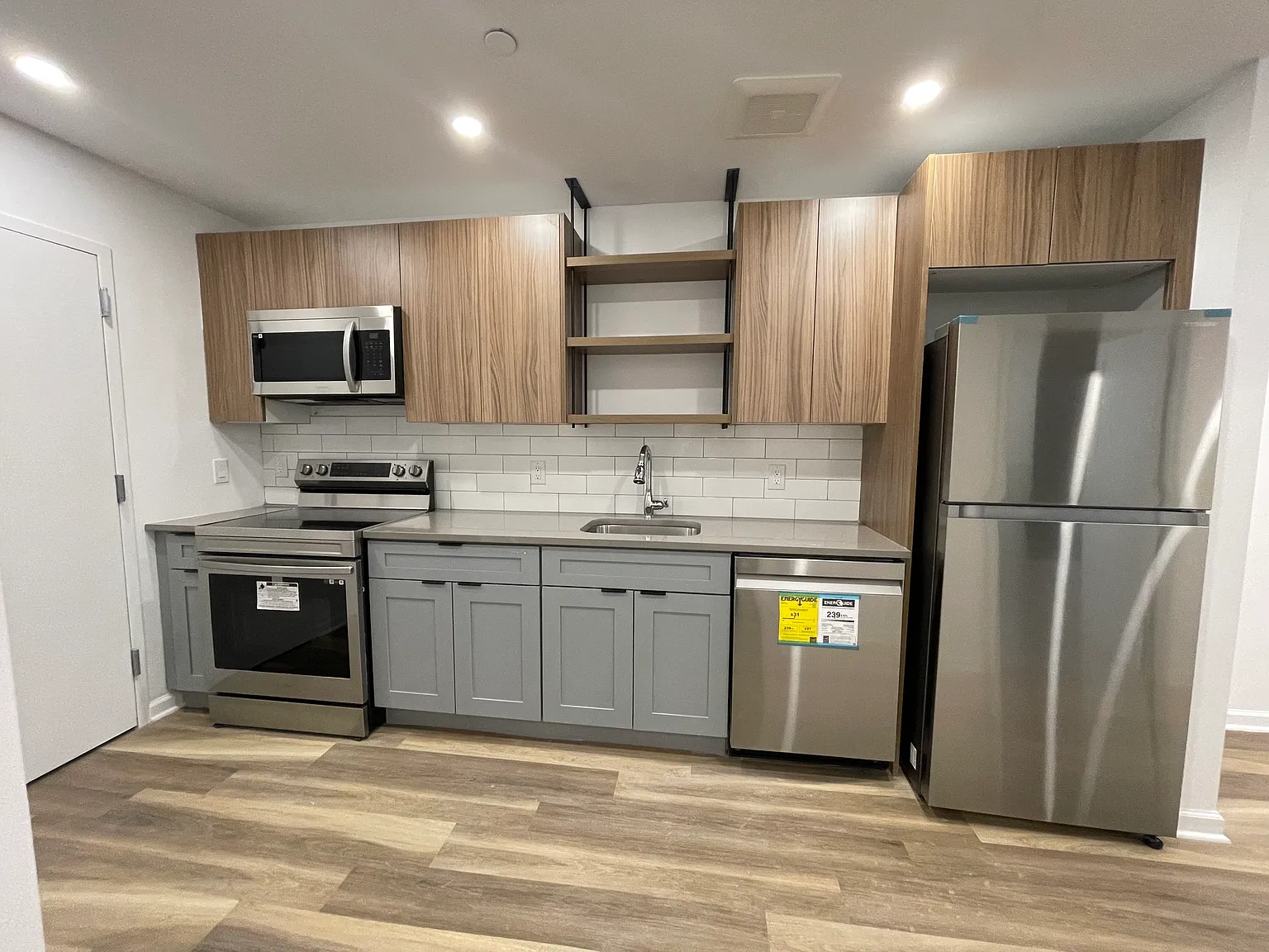 2 bed, 800 sqft, $2,450 — Photo 1