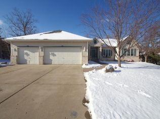 2487 Oak Cir E, Maplewood, MN 55119