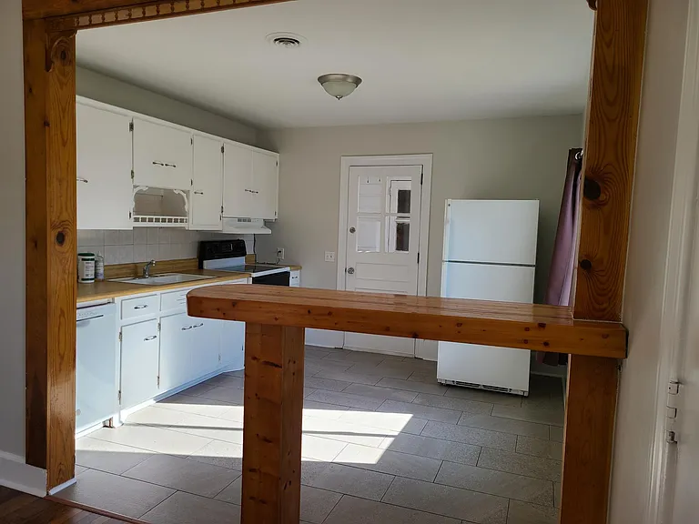 2501 Thorne St — Photo 4