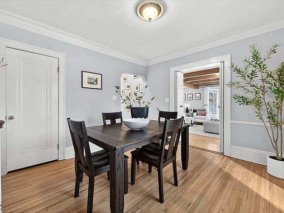 5th image of 461 Cedar Lake Rd S