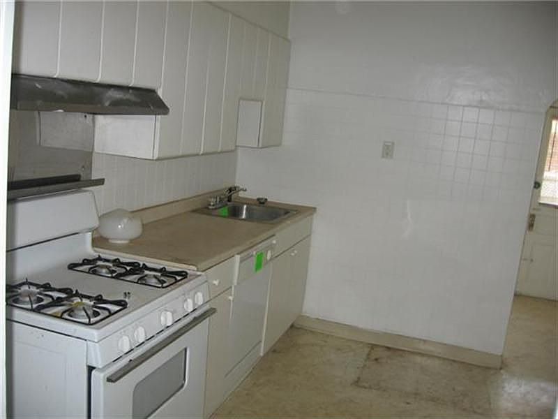 2nd image of 4939 Darrah St