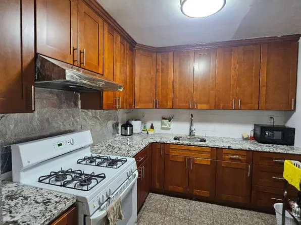 43-43 Kissena Boulevard image 4 of 11