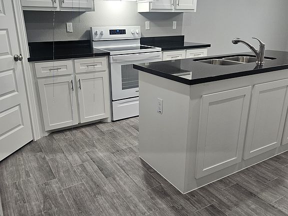 5th image of 1405 E Polk St APT 101