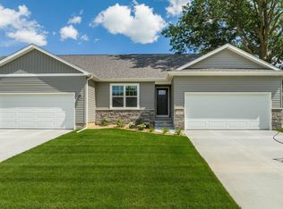 3387 Lincolnshire Rd, Waterloo, IA 50701