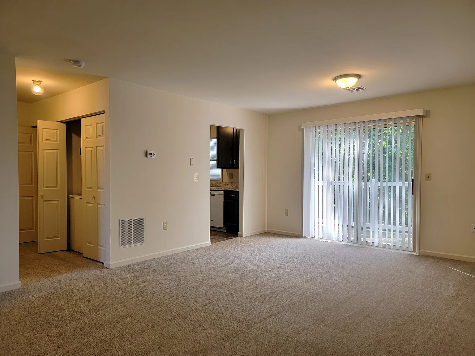 1 bed, 721 sqft, $1,195 — Photo 2
