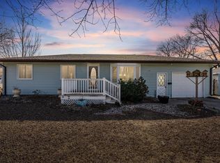 903 9th St SW, Independence, IA 50644