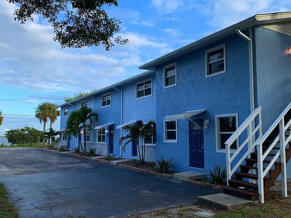 4220 NE Indian River Dr #2
