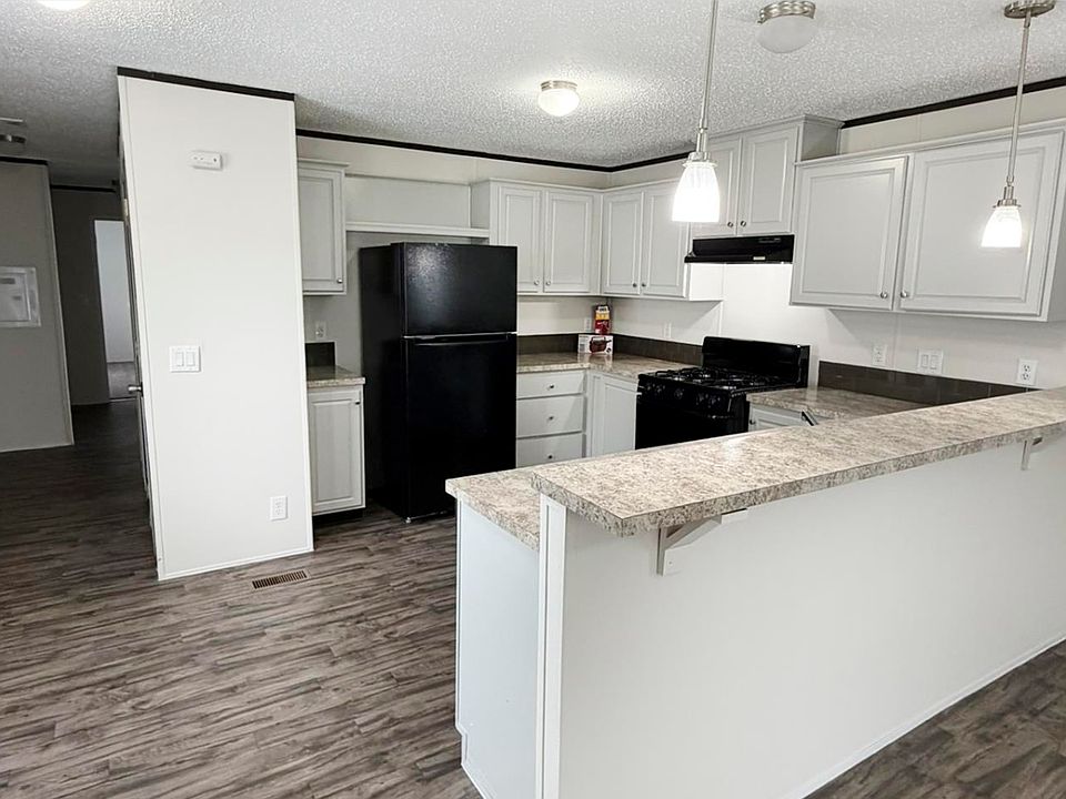 1st image of 142 Shady Brook Hts #142