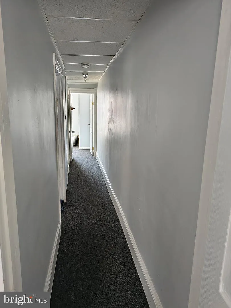 3 bed, 976 sqft, $2,200 — Photo 2