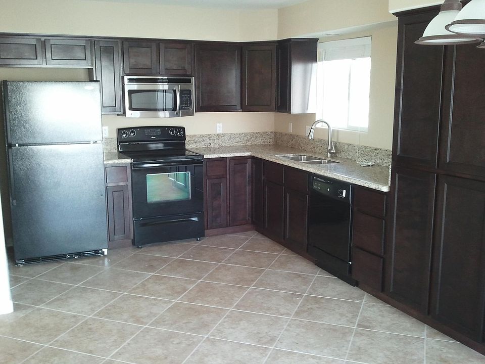 1st image of 841 Manor Dr